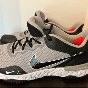 Nike Gray and Black Sneakers with Dynamic Lacing and Breathable Mesh